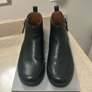 Women Vionic Magnolia Lois Tmbl size 7 leather